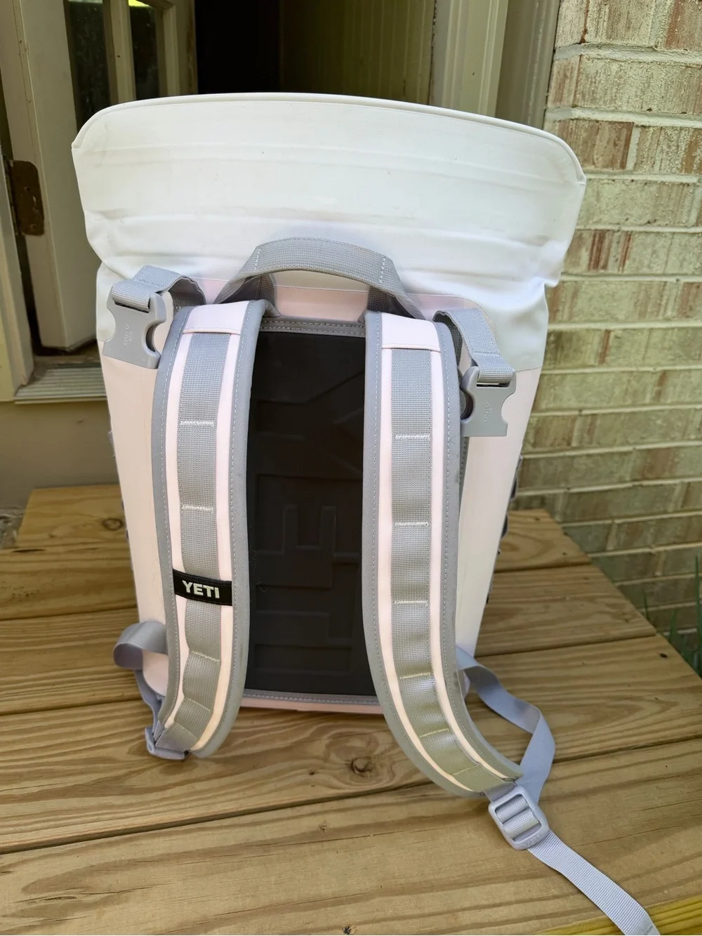Yeti White Soft Cooler Backpack with Gray Accents M12 - Picture 3 of 6